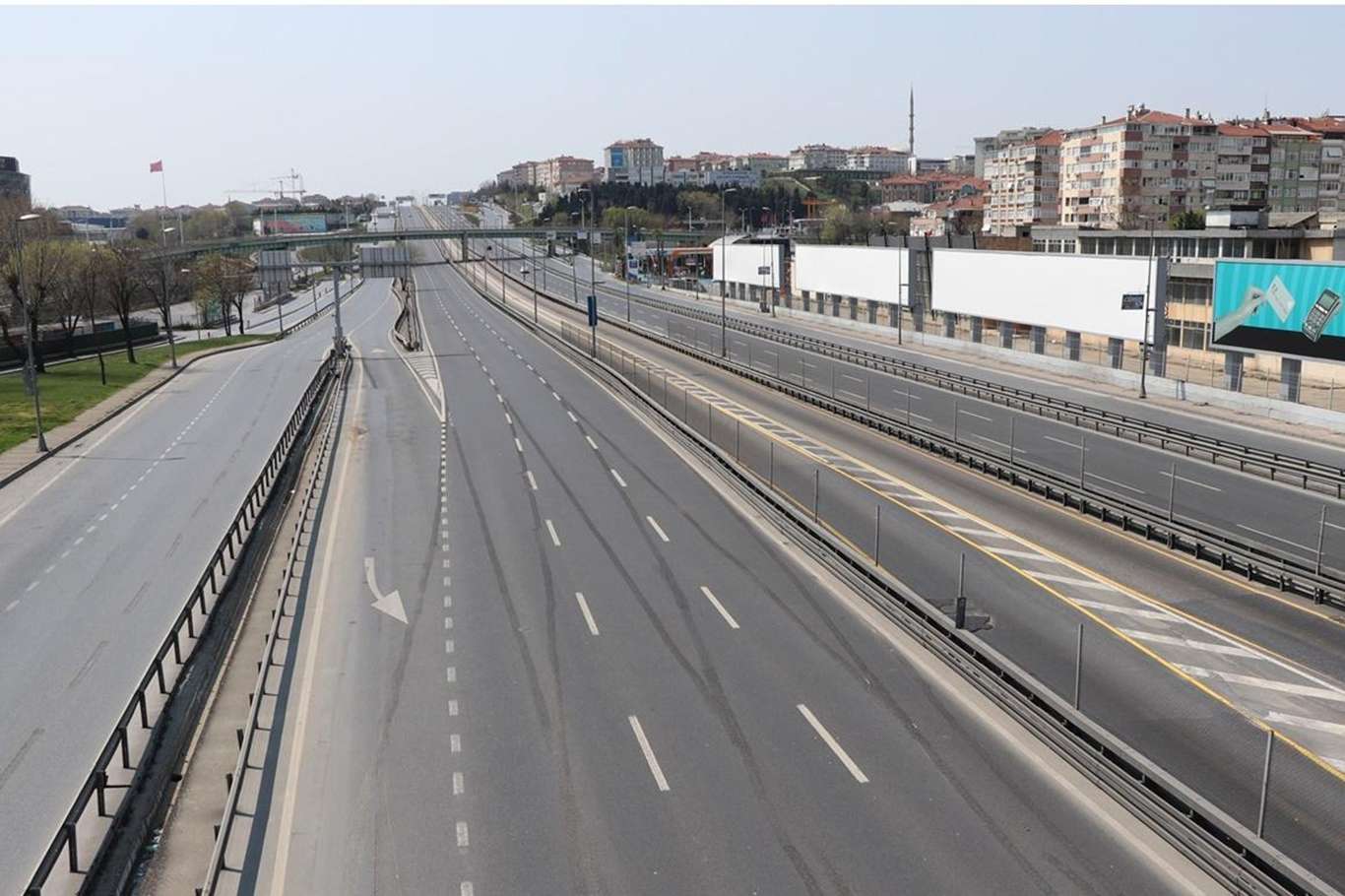 Hafta sonu uygulanan sokağa çıkma kısıtlaması sona erdi Hafta sonu uygulanan sokağa çıkma kısıtlaması sona erdi